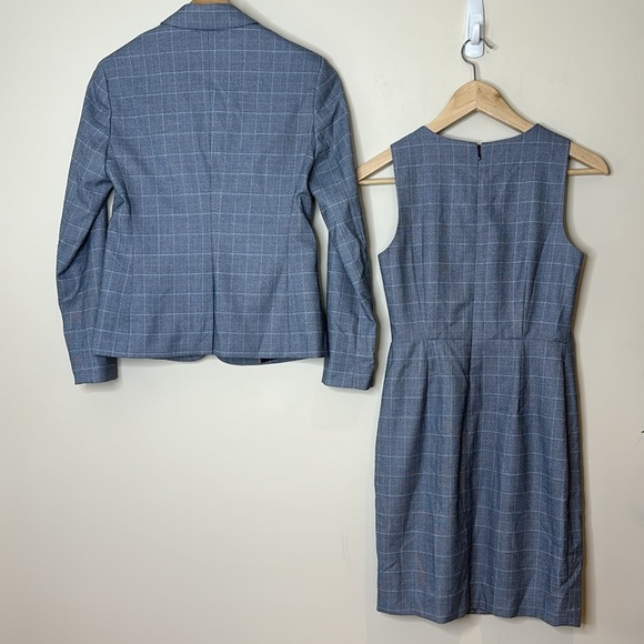 Banana Republic || Sheath Dress and Blazer; *Dress Size OOP; *Blazer Size OP - Picture 12 of 17